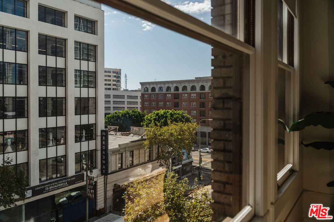 939 S Broadway Unit: 404