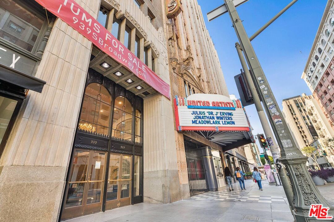 939 S Broadway Unit: 404