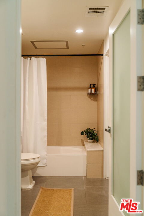 939 S Broadway Unit: 404