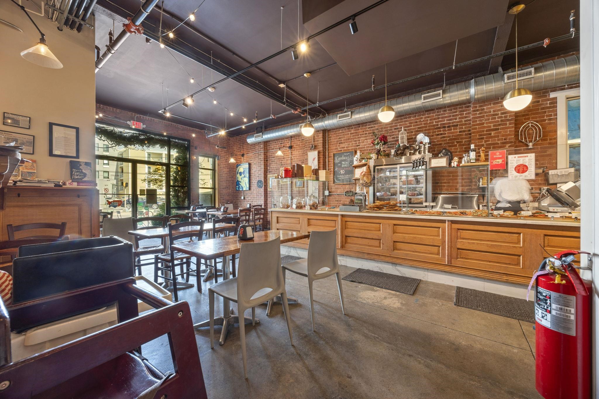 371 4TH ST Unit: 1