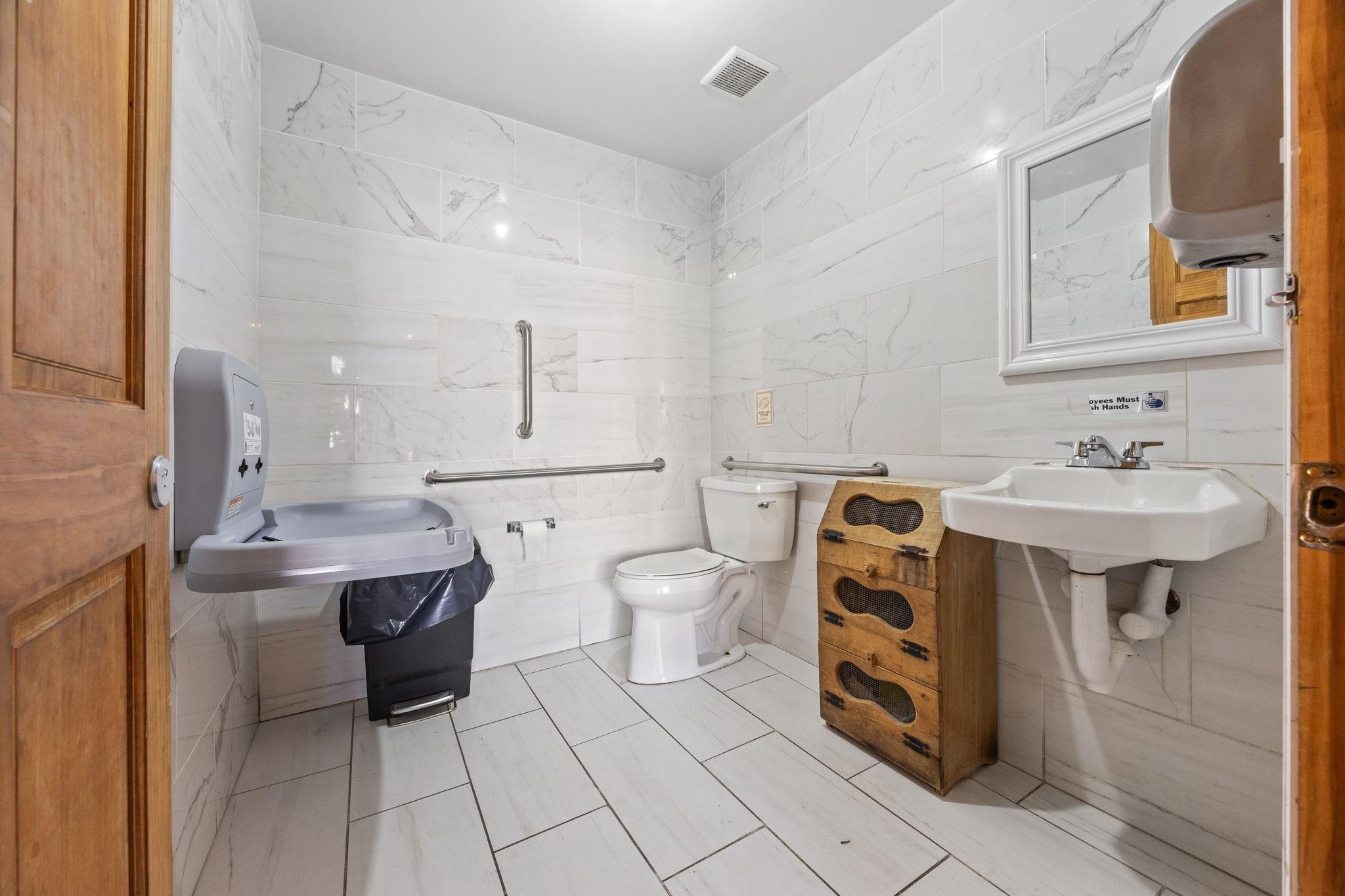 371 4TH ST Unit: 1