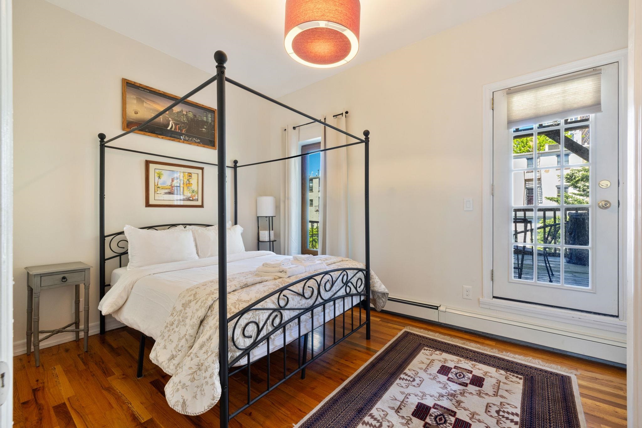 132 SUSSEX ST Unit: 2A