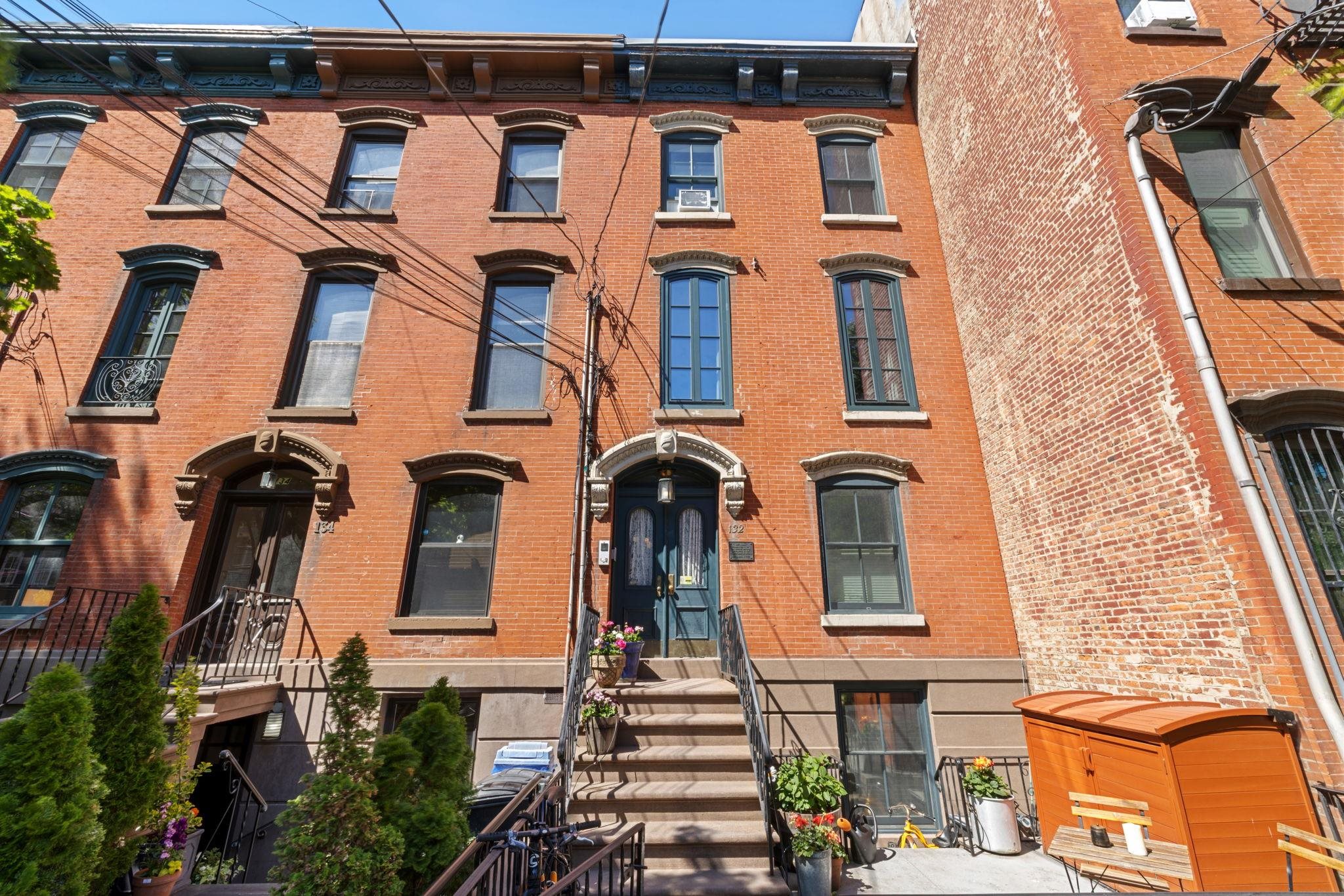 132 SUSSEX ST Unit: 1A