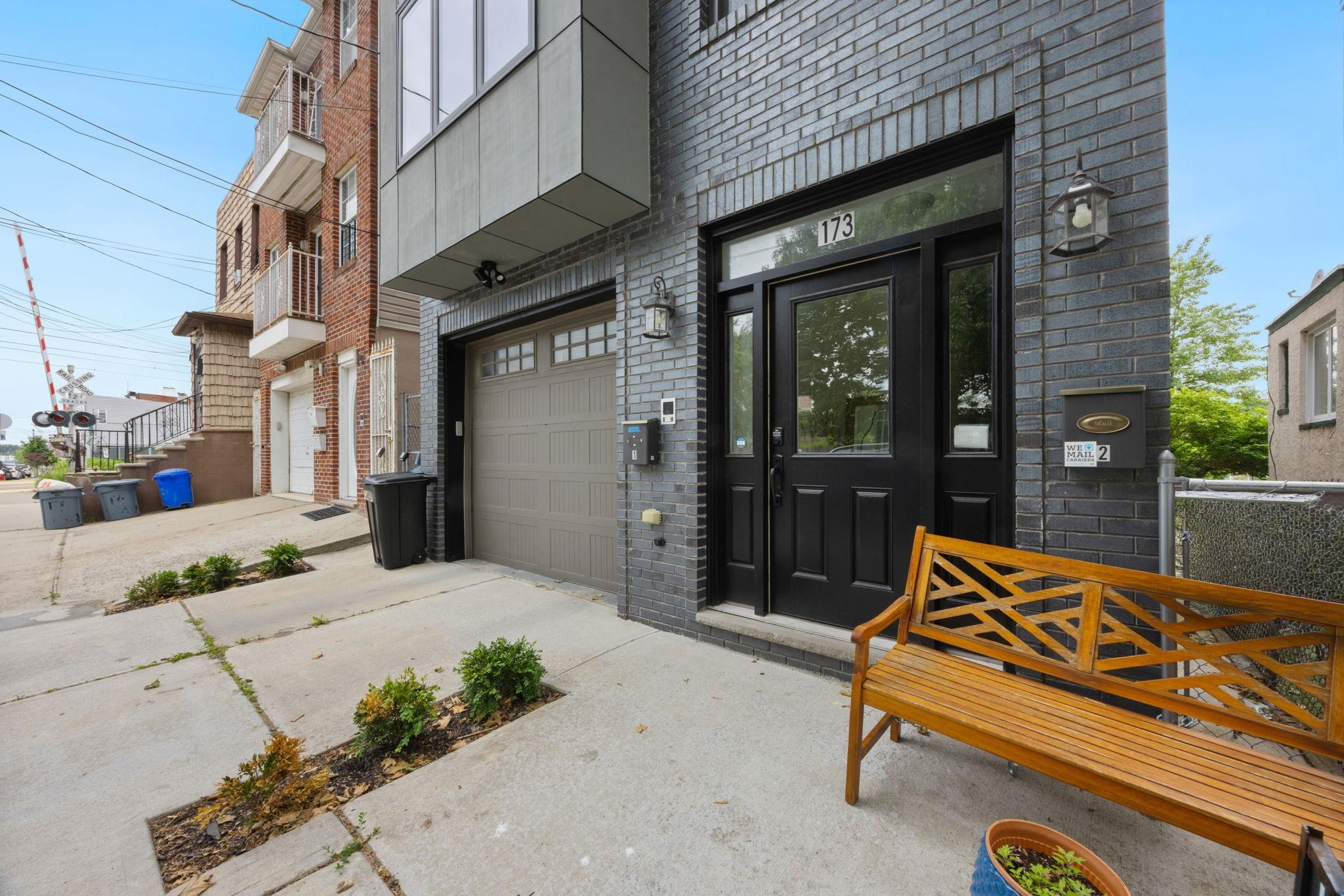 173 HALLADAY ST Unit: 2