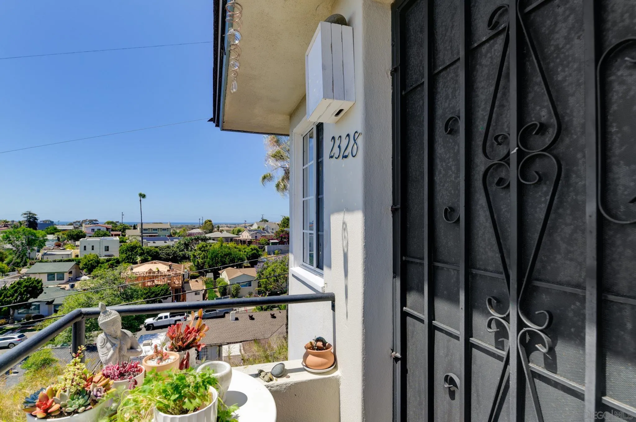 2322-28 Chatsworth Blvd