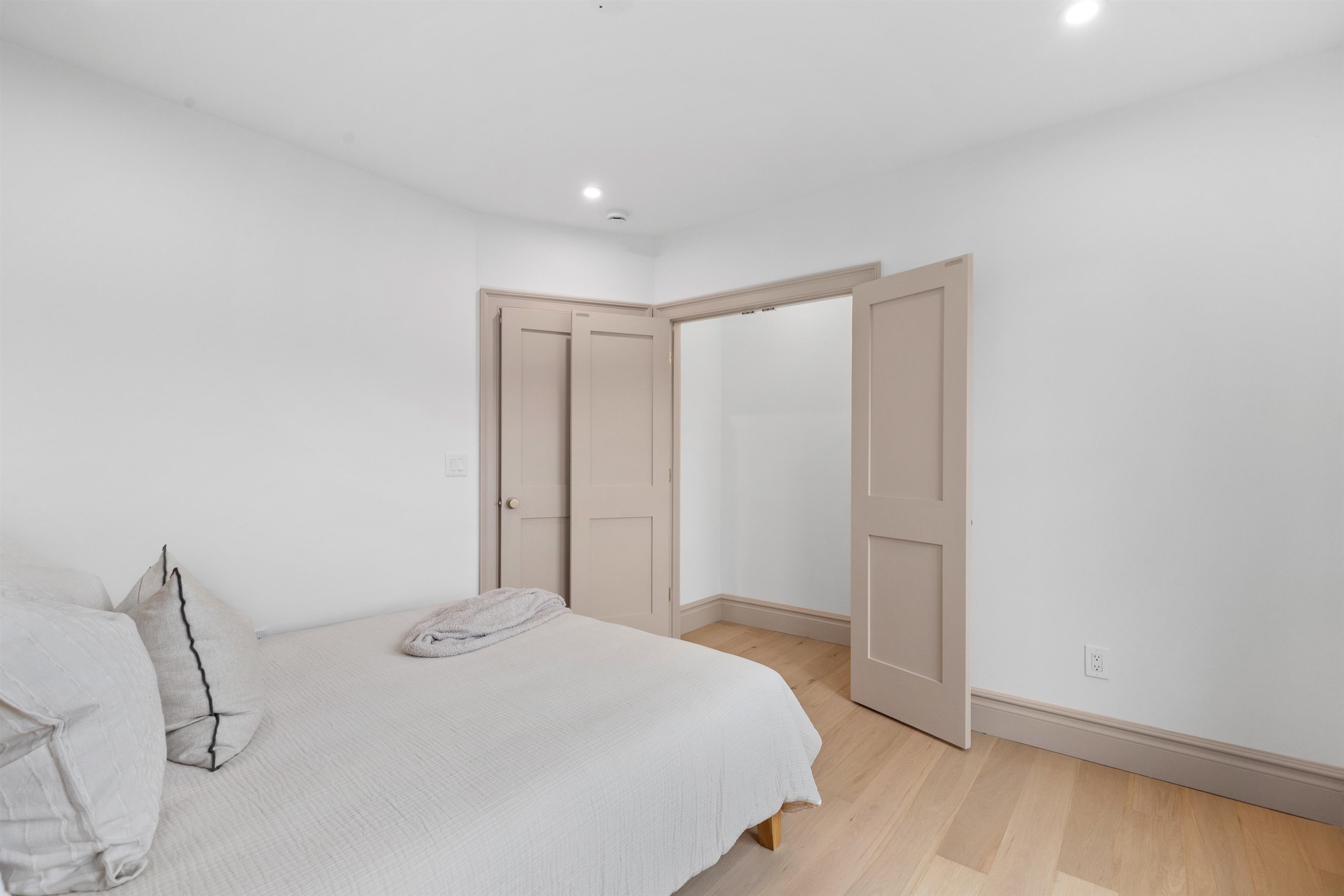 105 ATLANTIC ST Unit: PH-ROOF