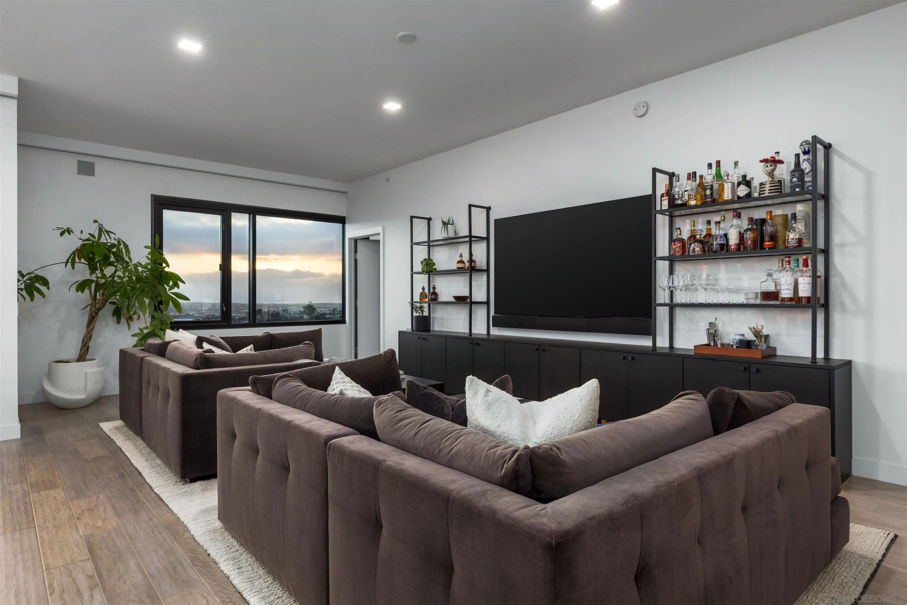 2604 5th Ave Unit 903