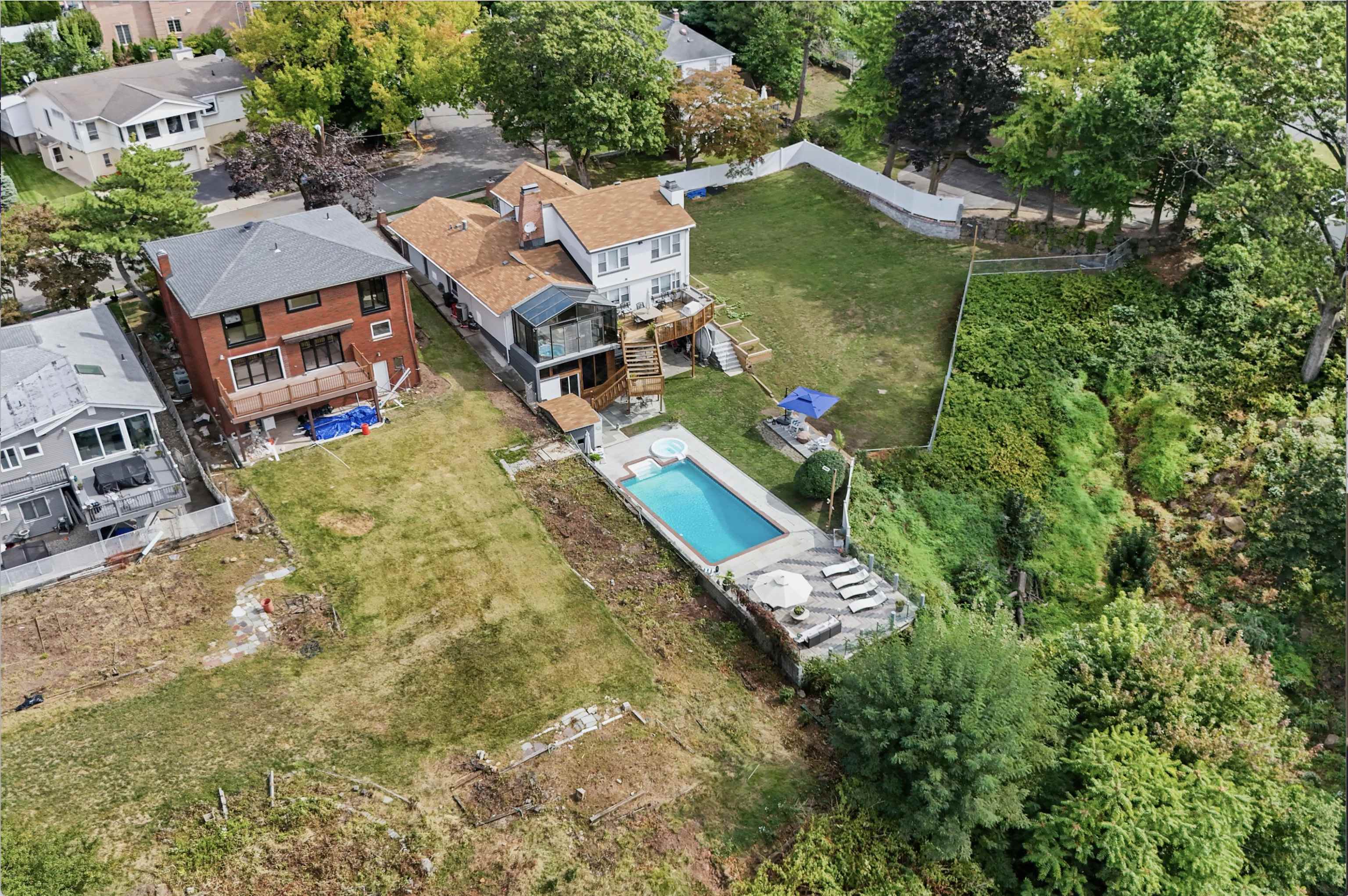 23 OVERLOOK AVE
