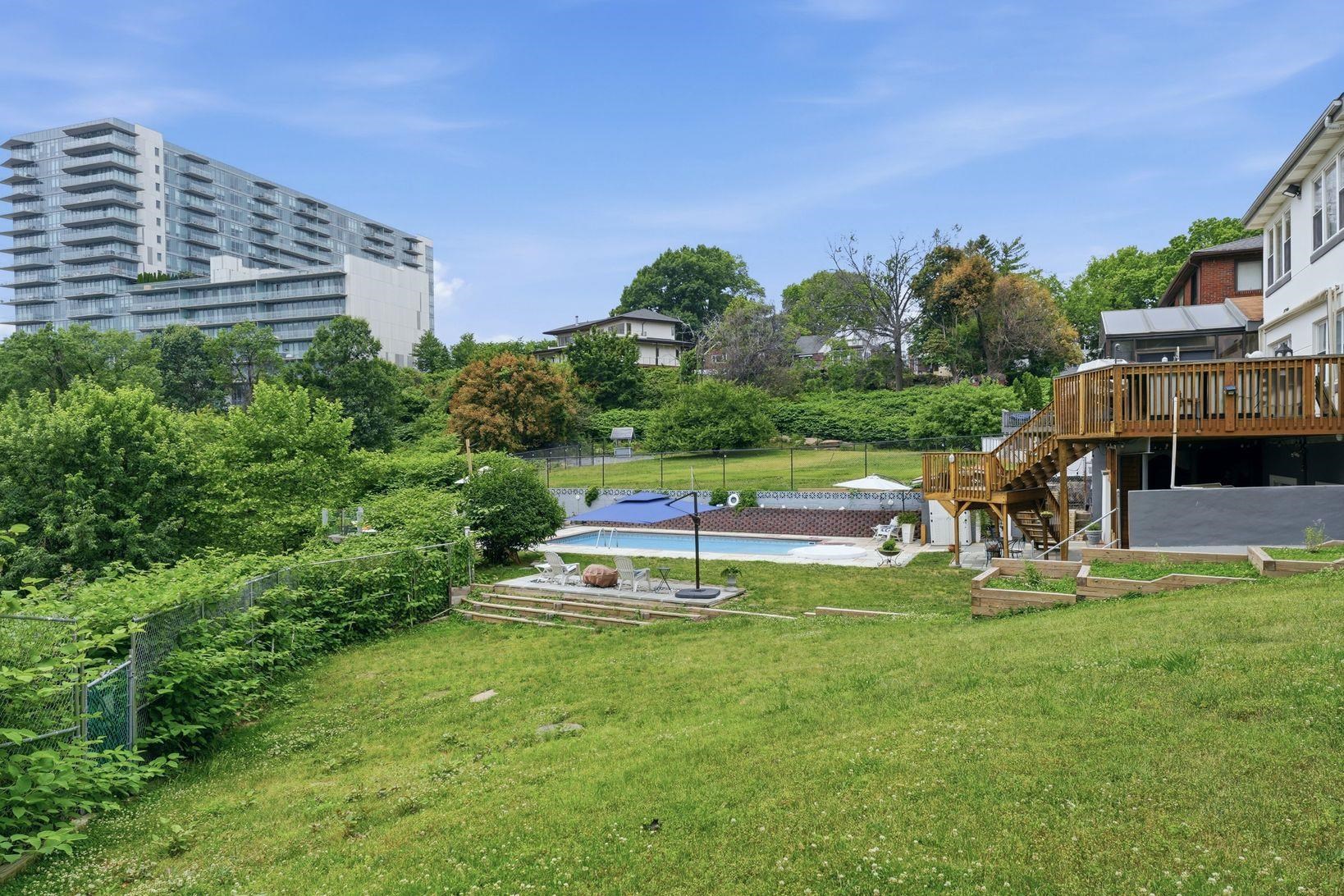23 OVERLOOK AVE