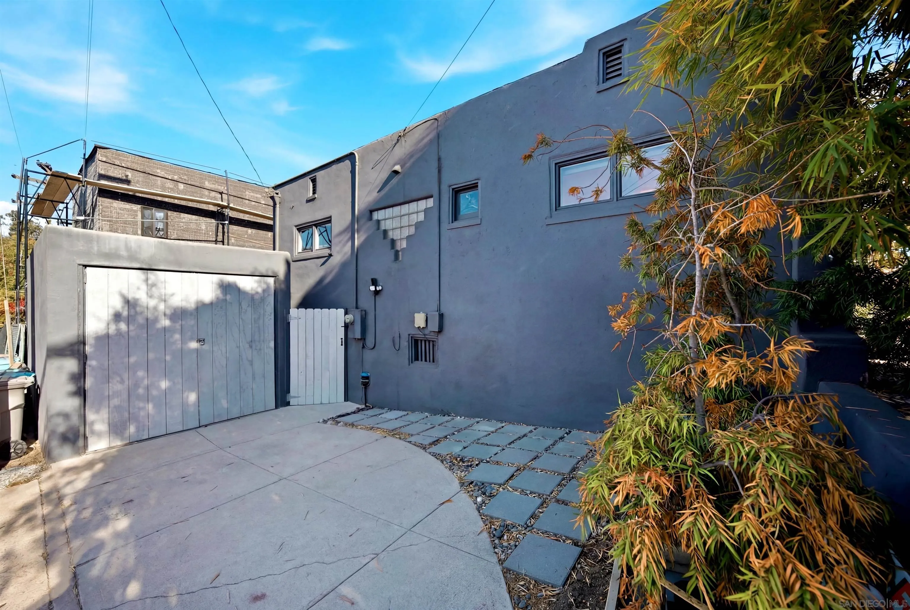 3719 Kite St