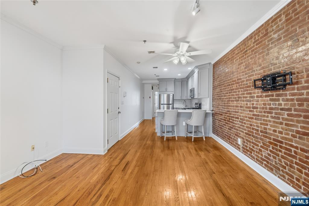 919 Park Avenue 3R