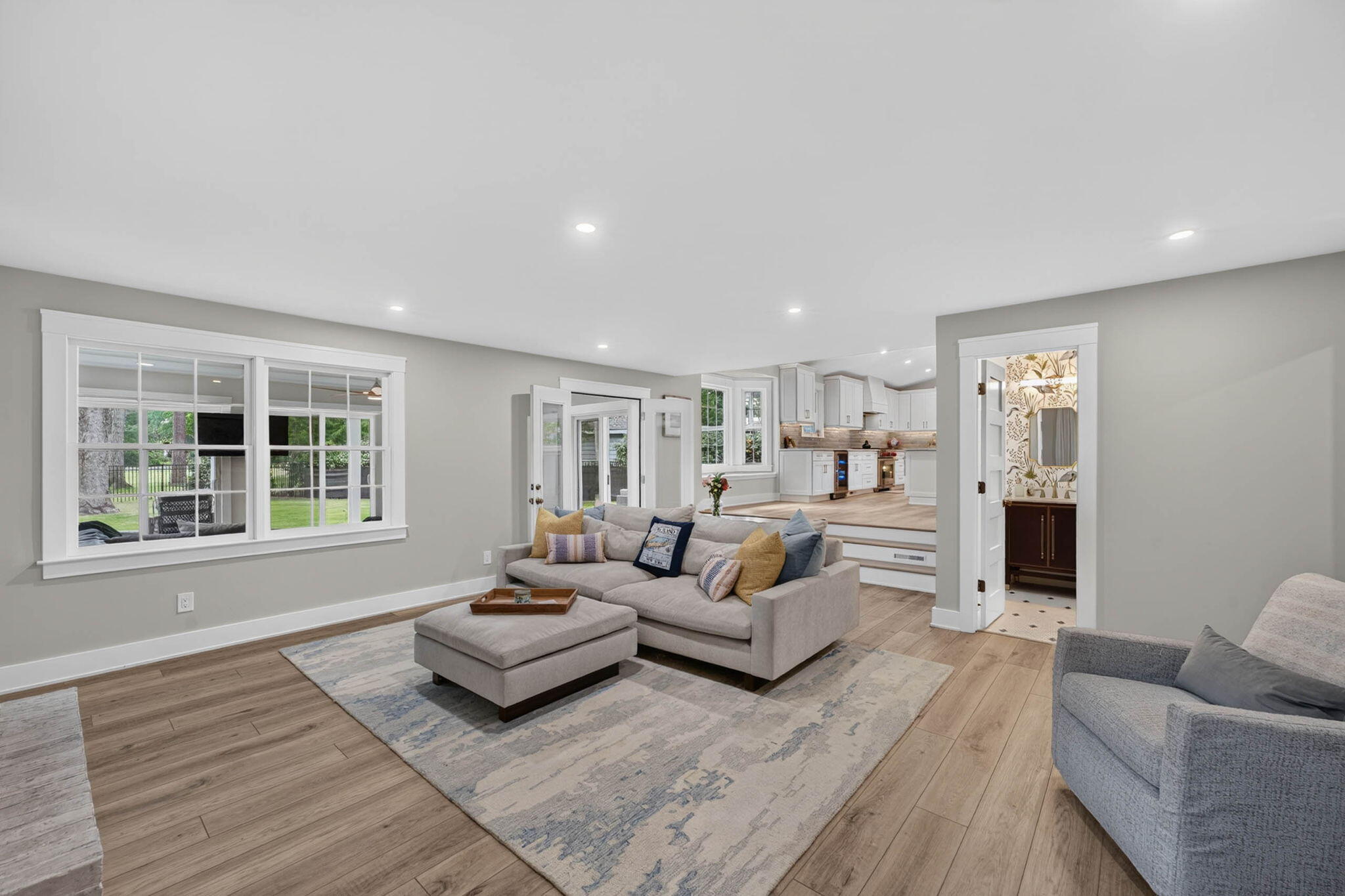 1055 Royalist Road