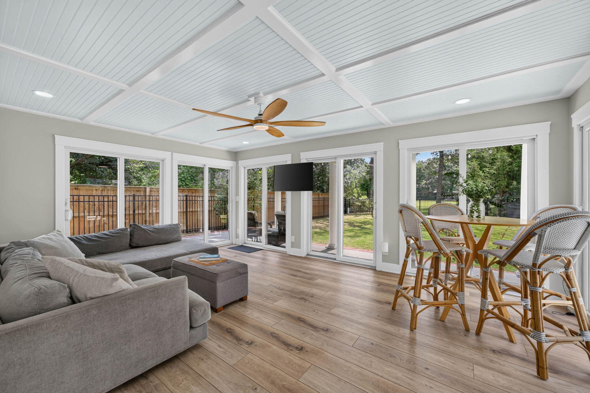 1055 Royalist Road