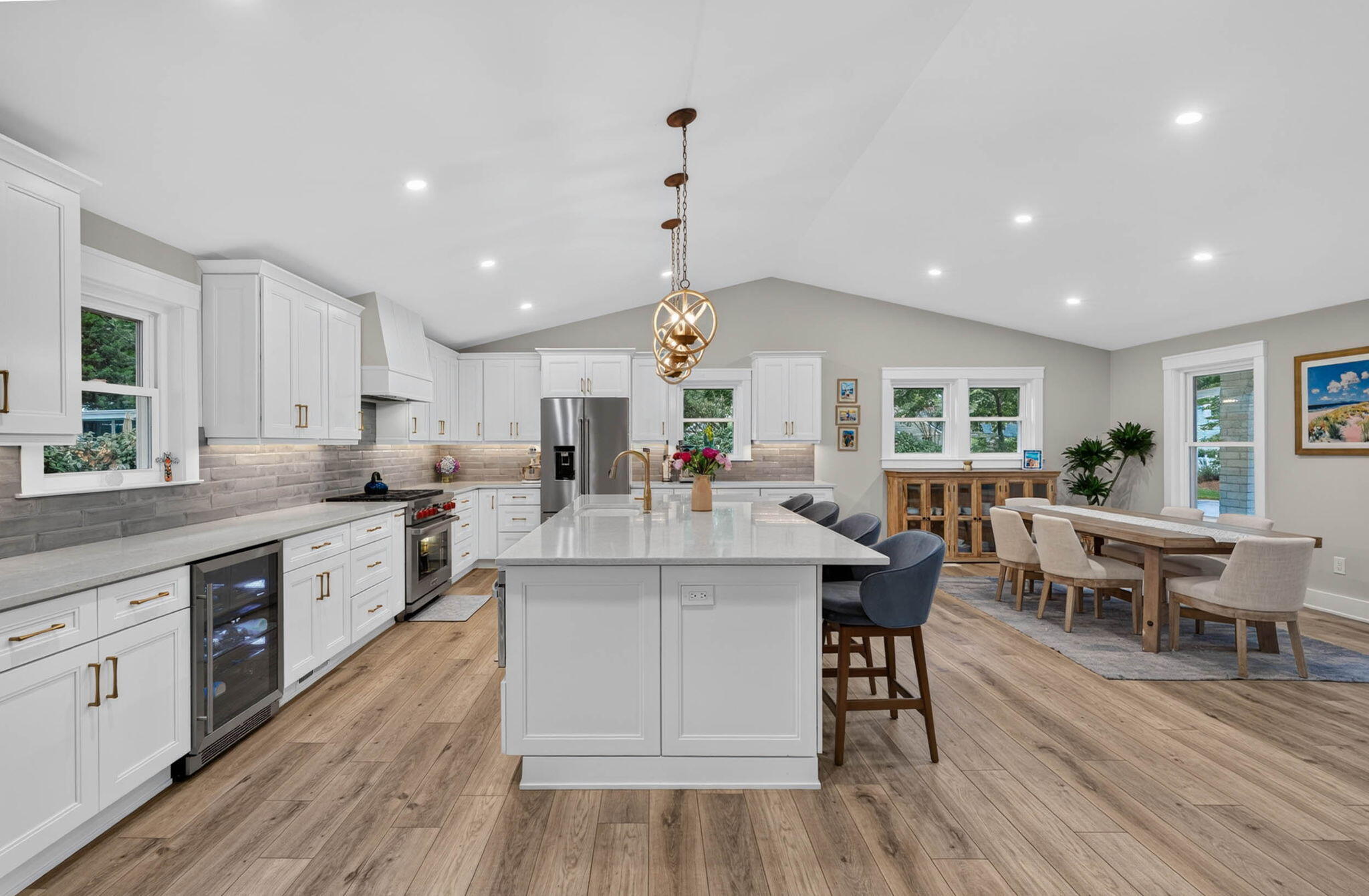 1055 Royalist Road