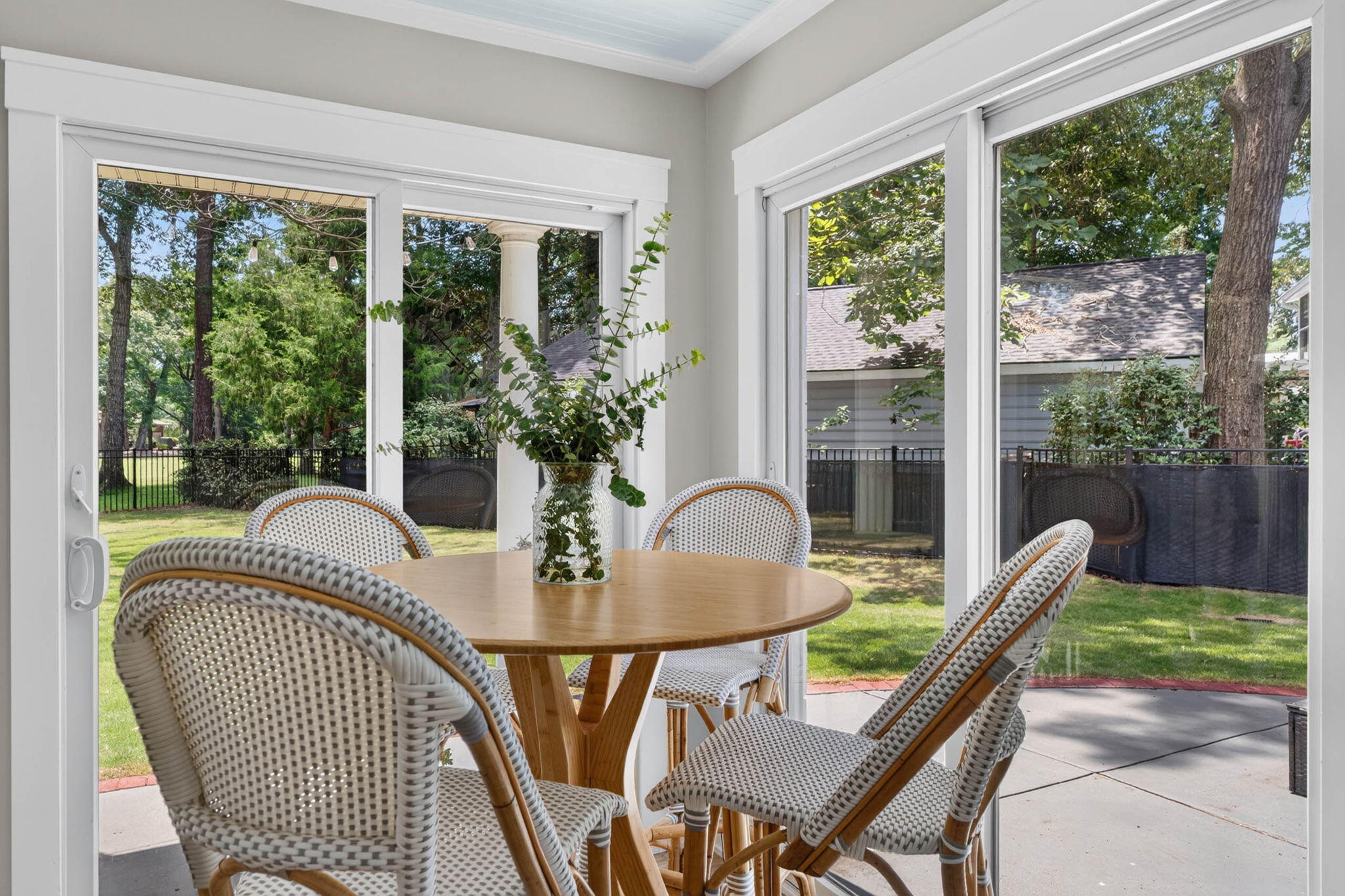 1055 Royalist Road