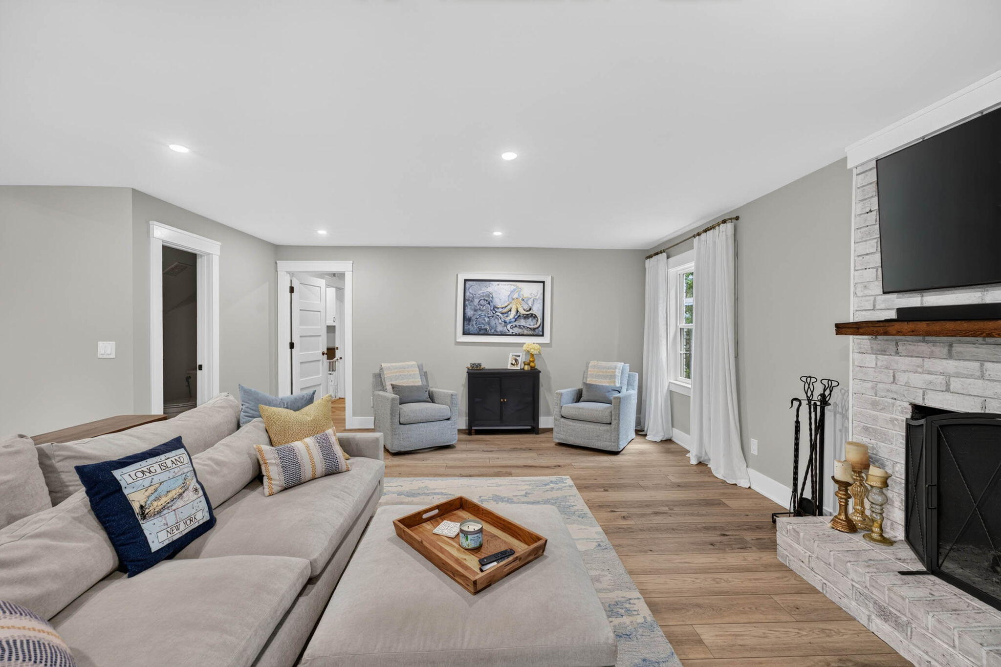1055 Royalist Road