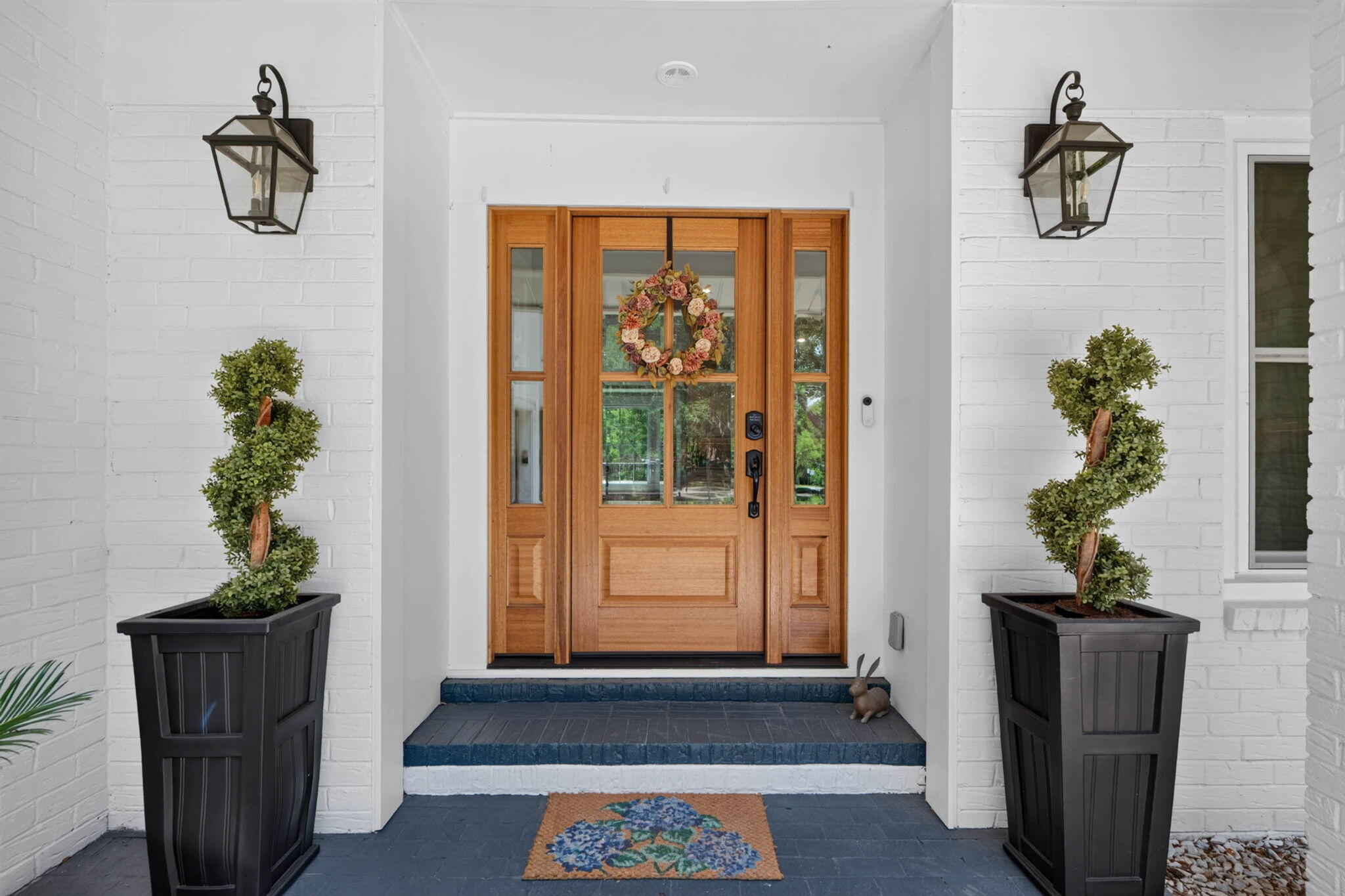 1055 Royalist Road