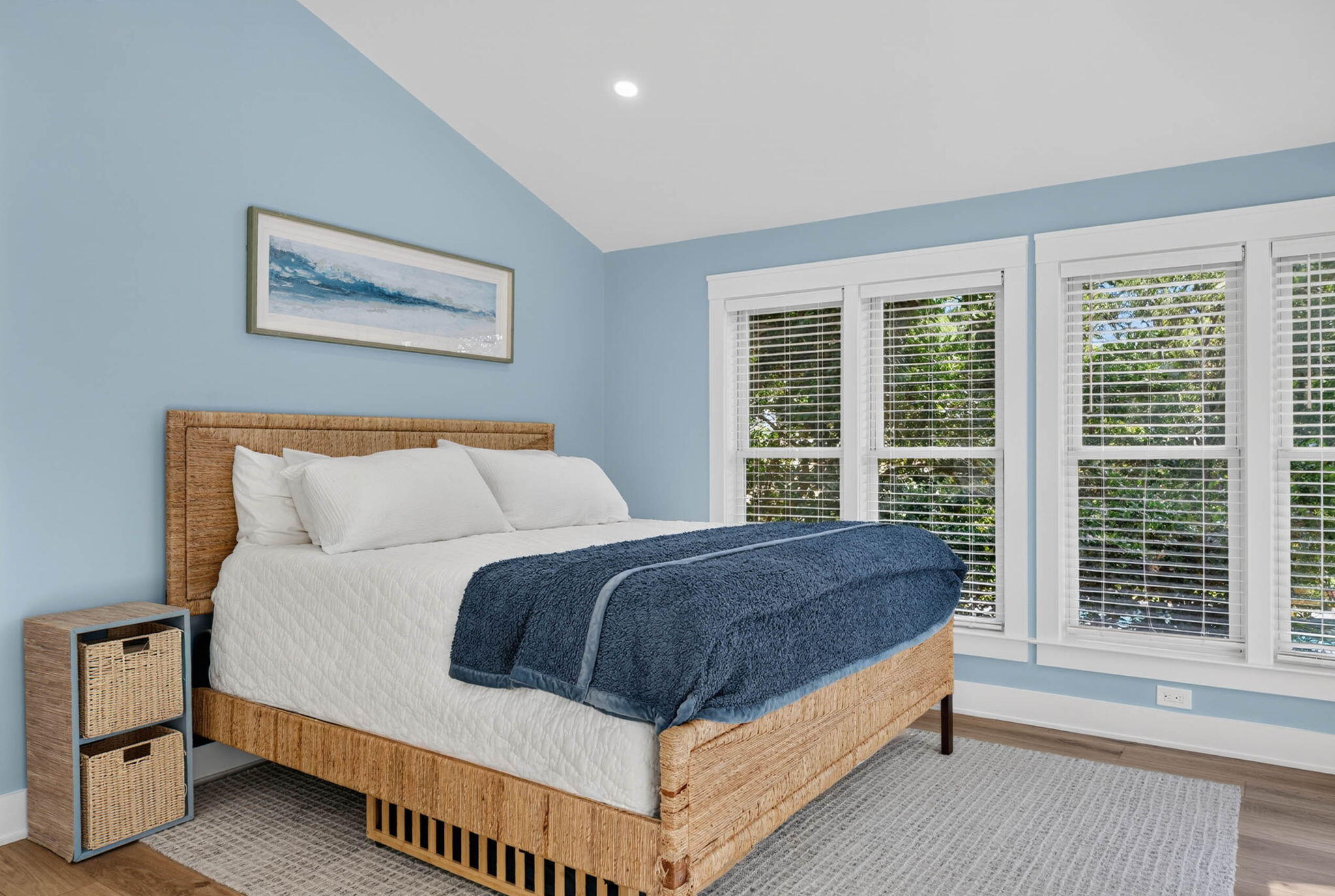 1055 Royalist Road