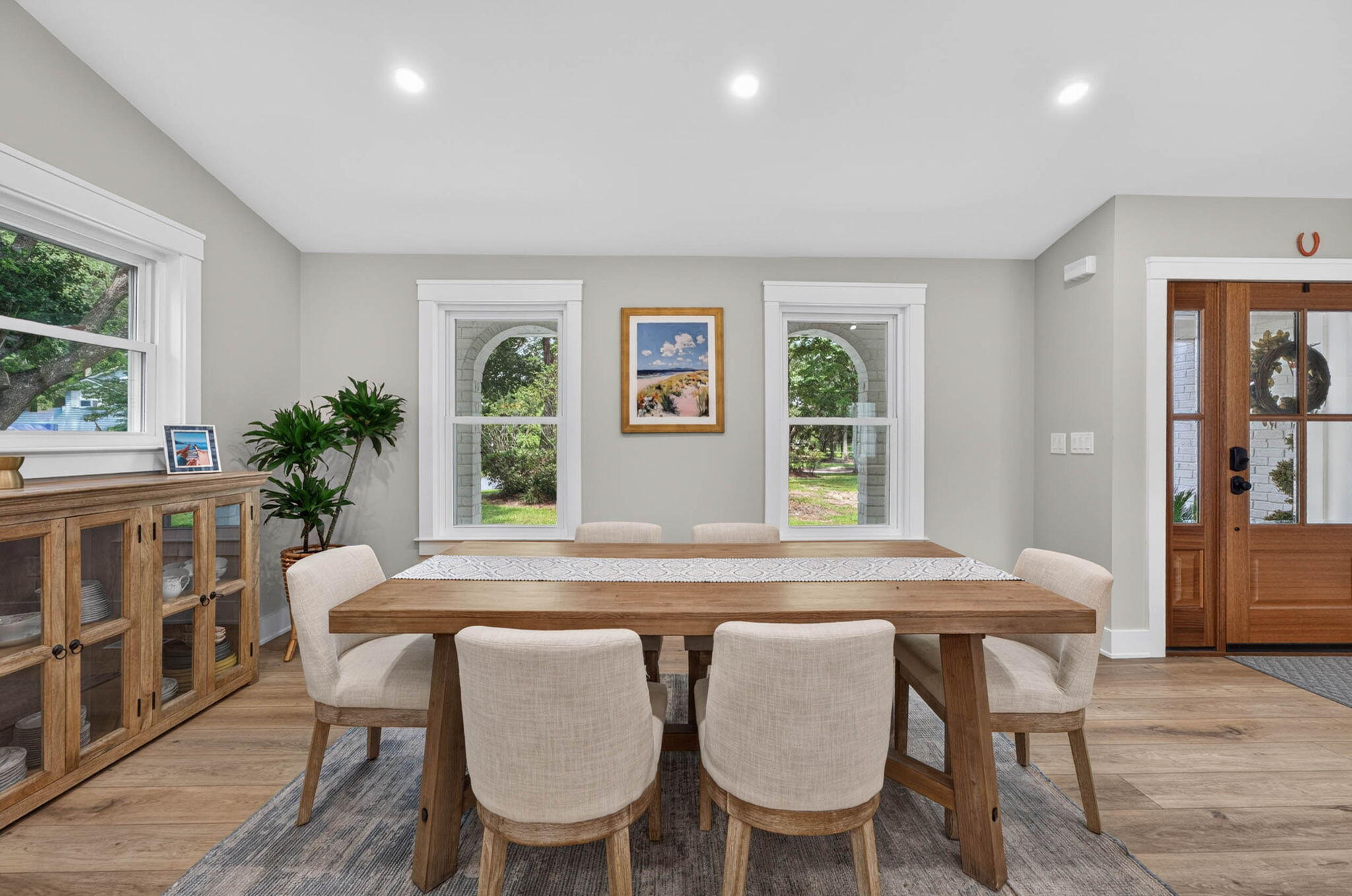 1055 Royalist Road