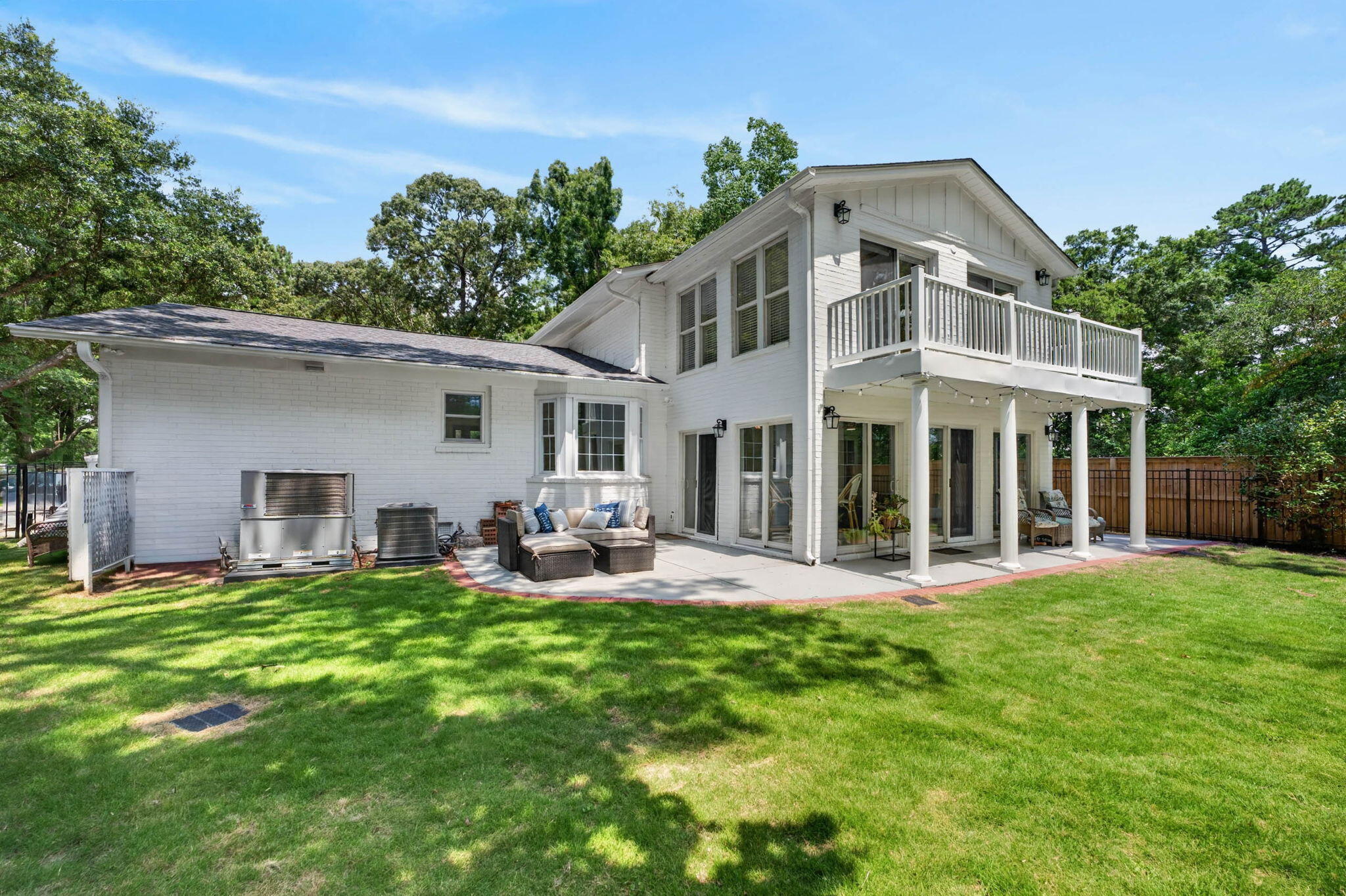 1055 Royalist Road