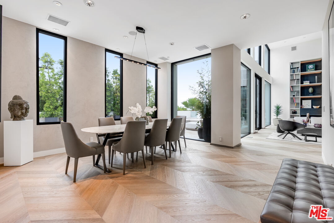 9405 Sierra Mar Pl