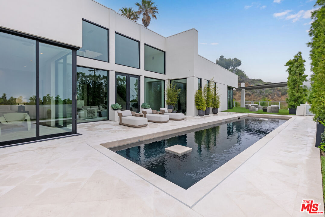 9405 Sierra Mar Pl