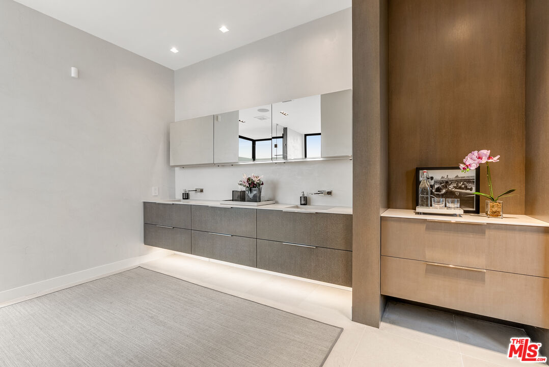 9405 Sierra Mar Pl