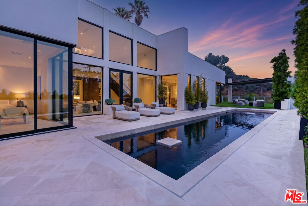 9405 Sierra Mar Pl