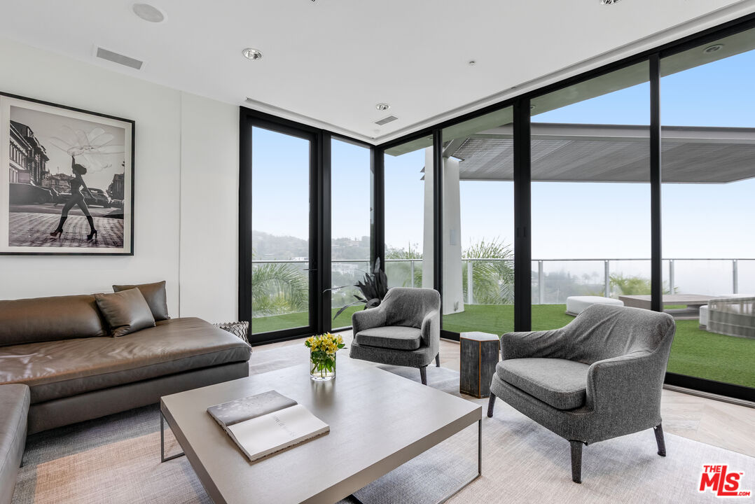 9405 Sierra Mar Pl