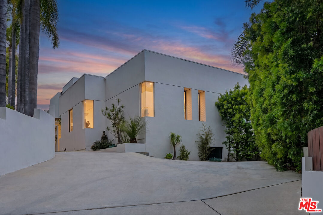 9405 Sierra Mar Pl