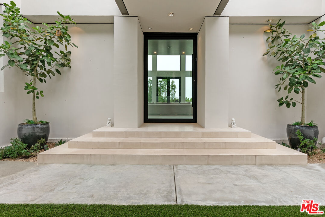 9405 Sierra Mar Pl