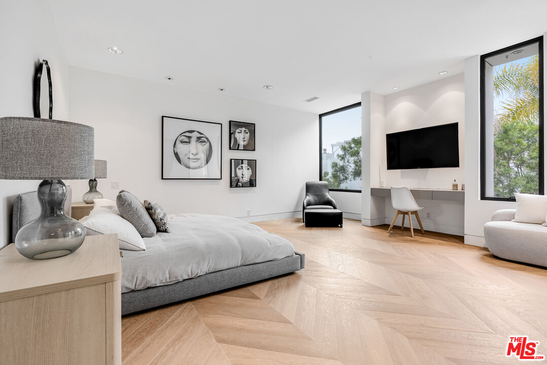 9405 Sierra Mar Pl