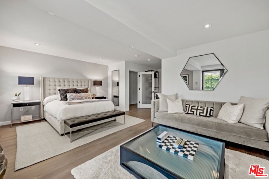 8159 Hollywood Blvd