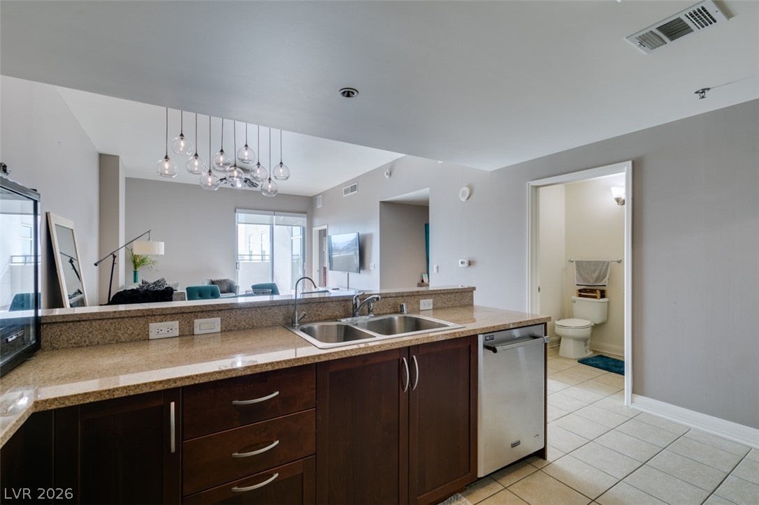 150 Las Vegas Boulevard 807