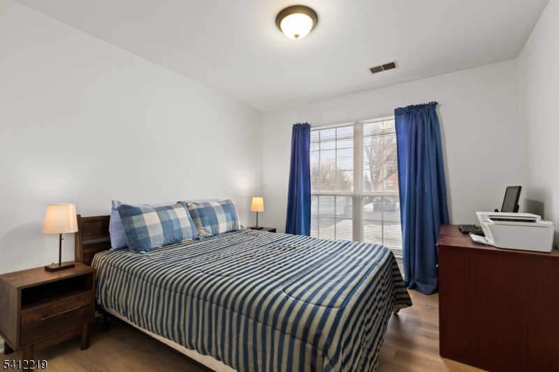 50 Pine St 9G