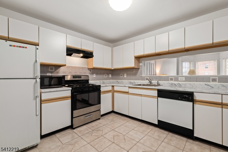 50 Pine St 9G