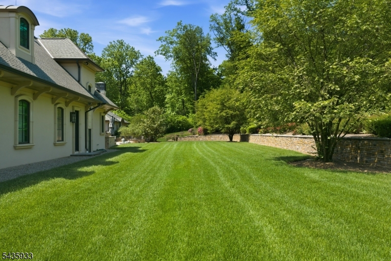 4 MASON HILL ROAD