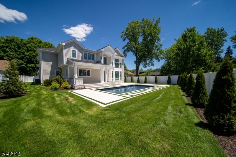92 Oliver Rd