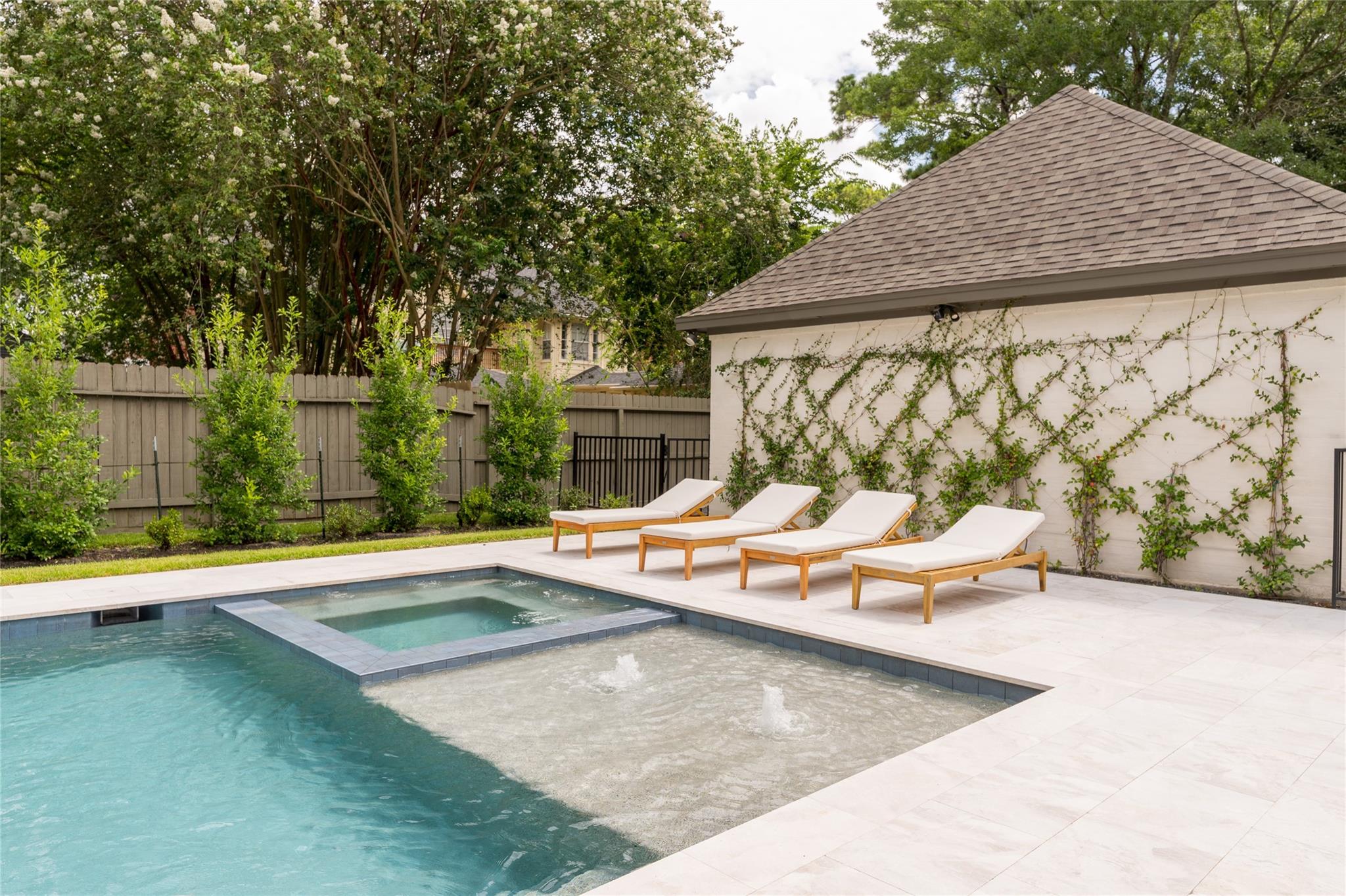25 Woodsborough Circle