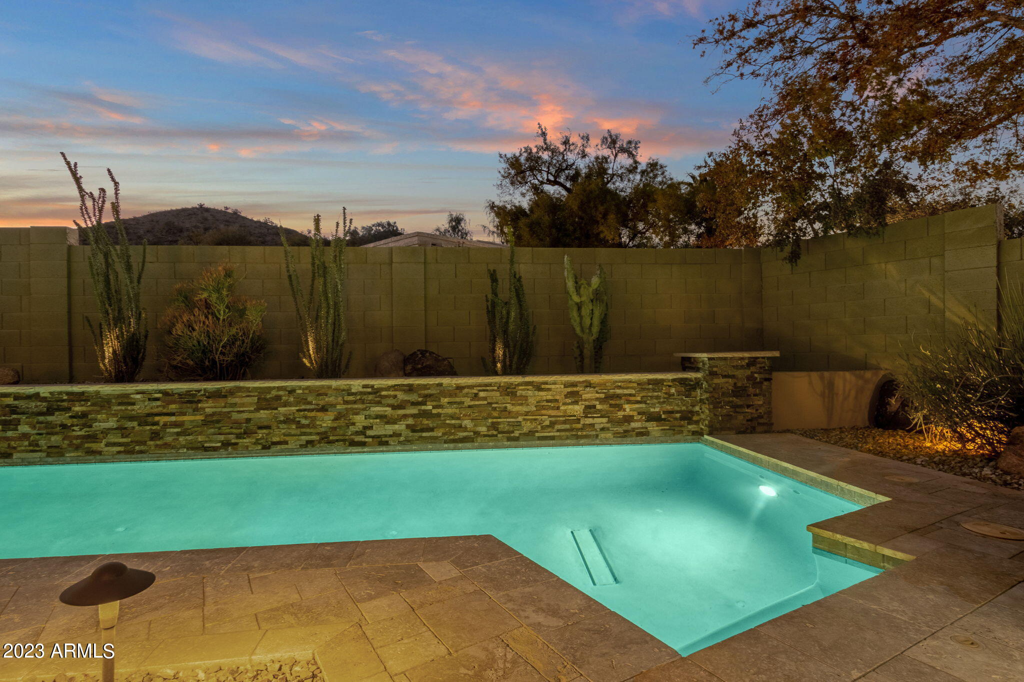 4611 E DESERT Drive