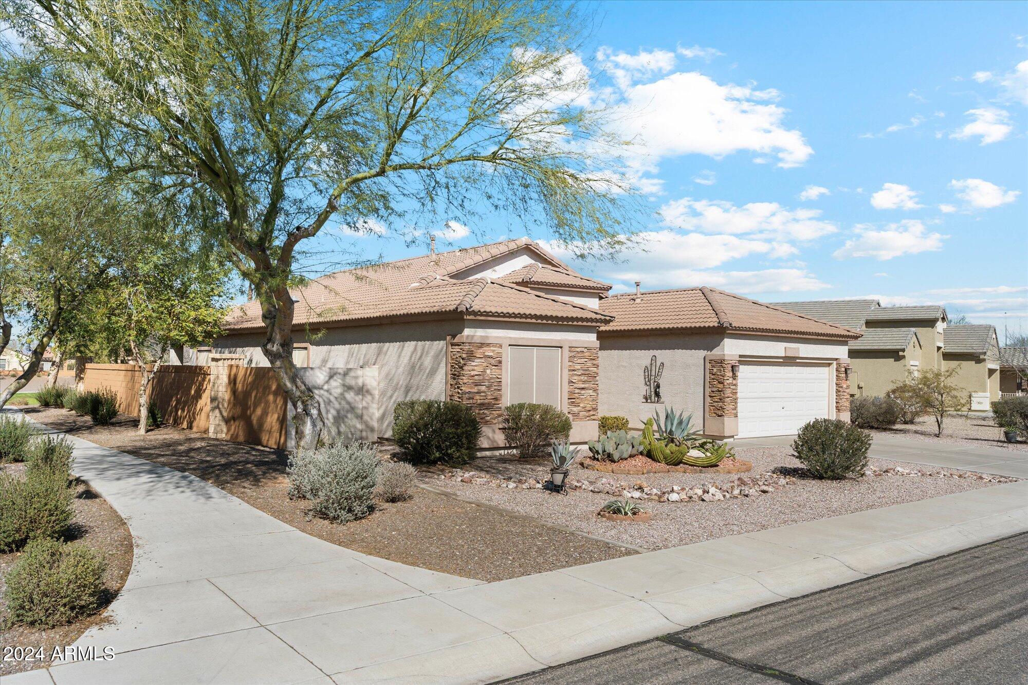 1134 E JAHNS Drive
