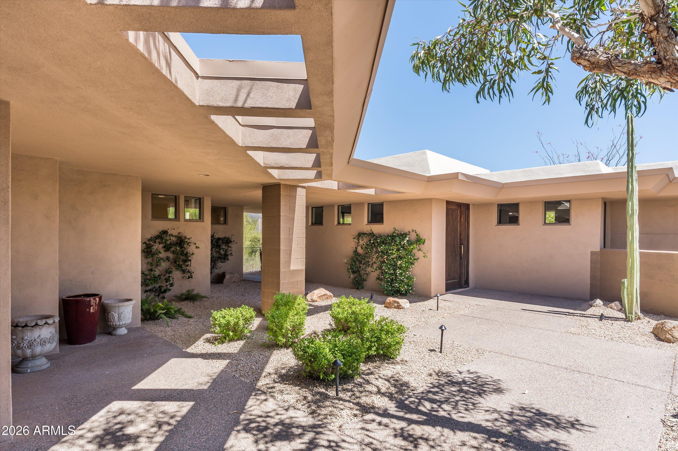 9216 E SKY LINE Drive