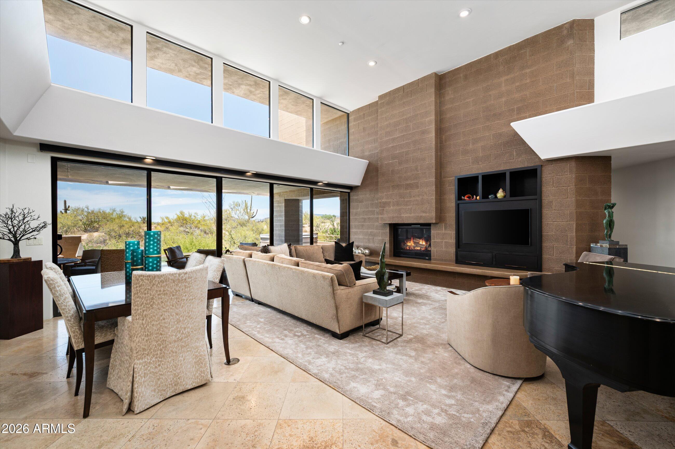 9216 E SKY LINE Drive