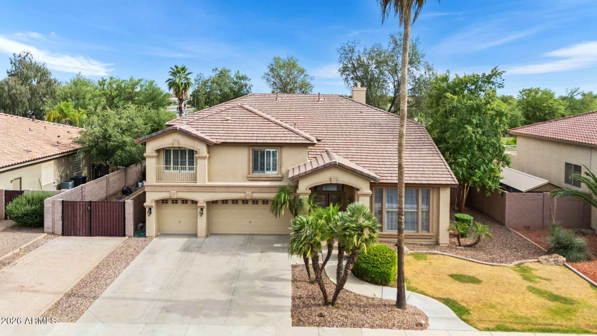 935 E SAN CARLOS Way