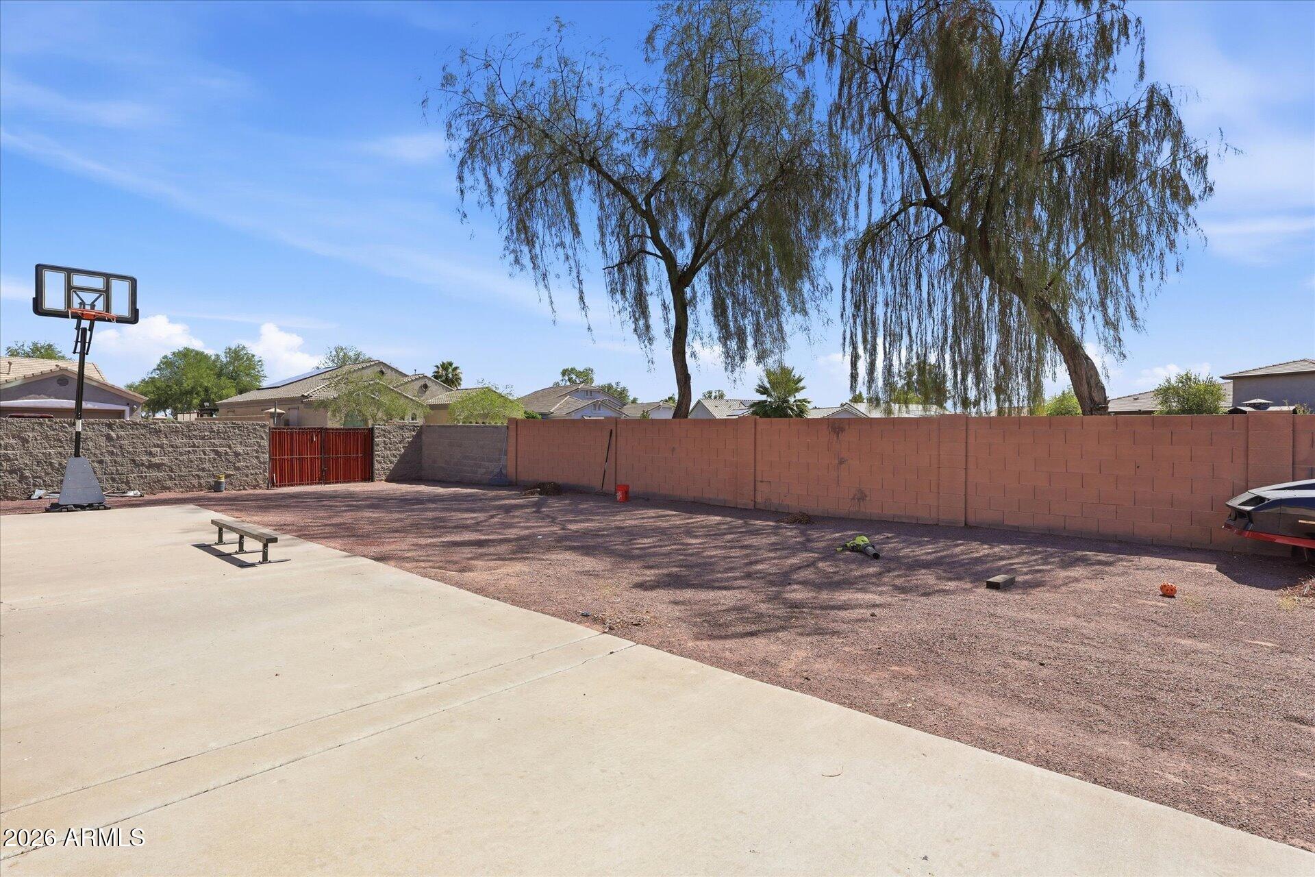 2130 N CYPRESS POINT Way