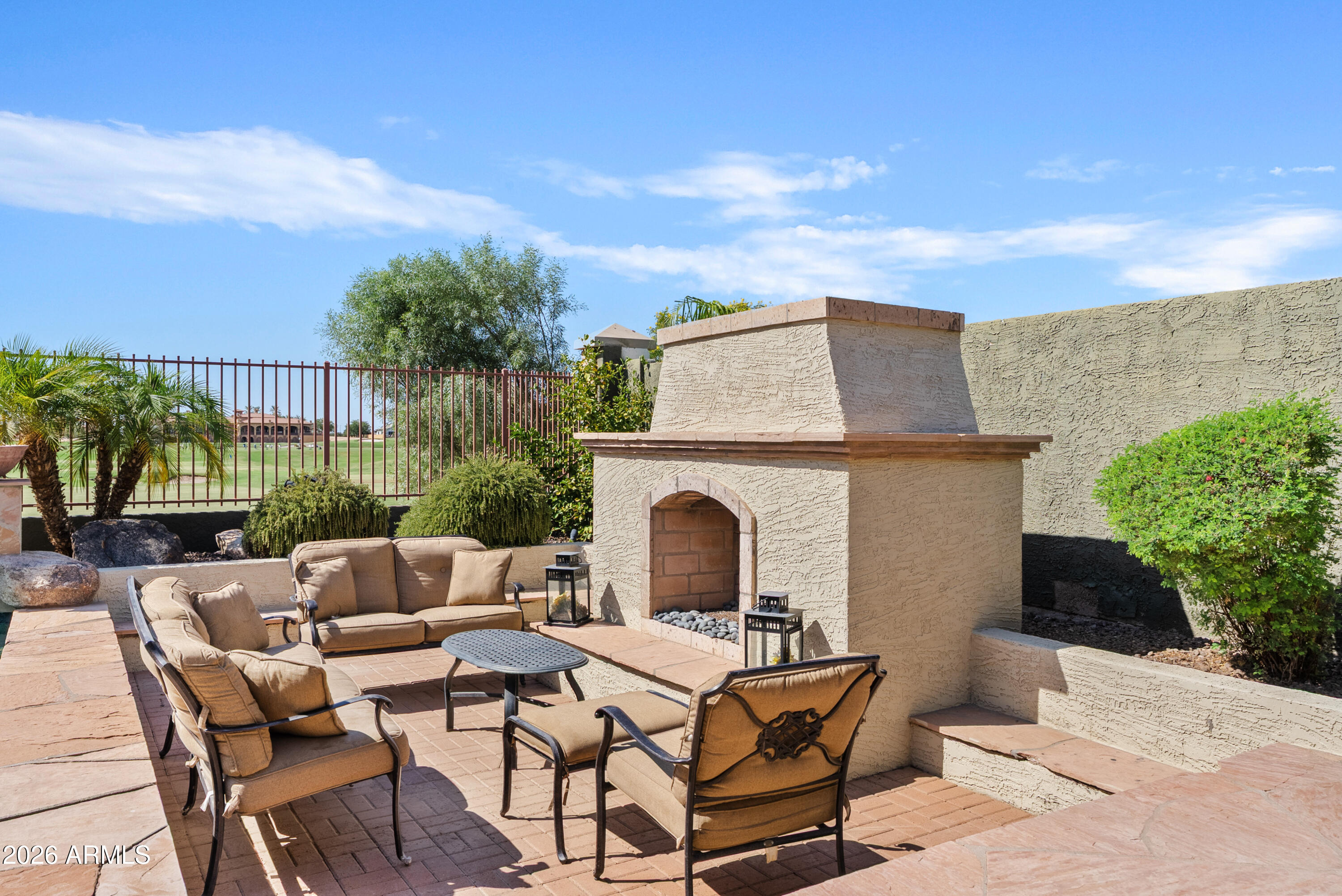 4064 E CLUBVIEW Drive