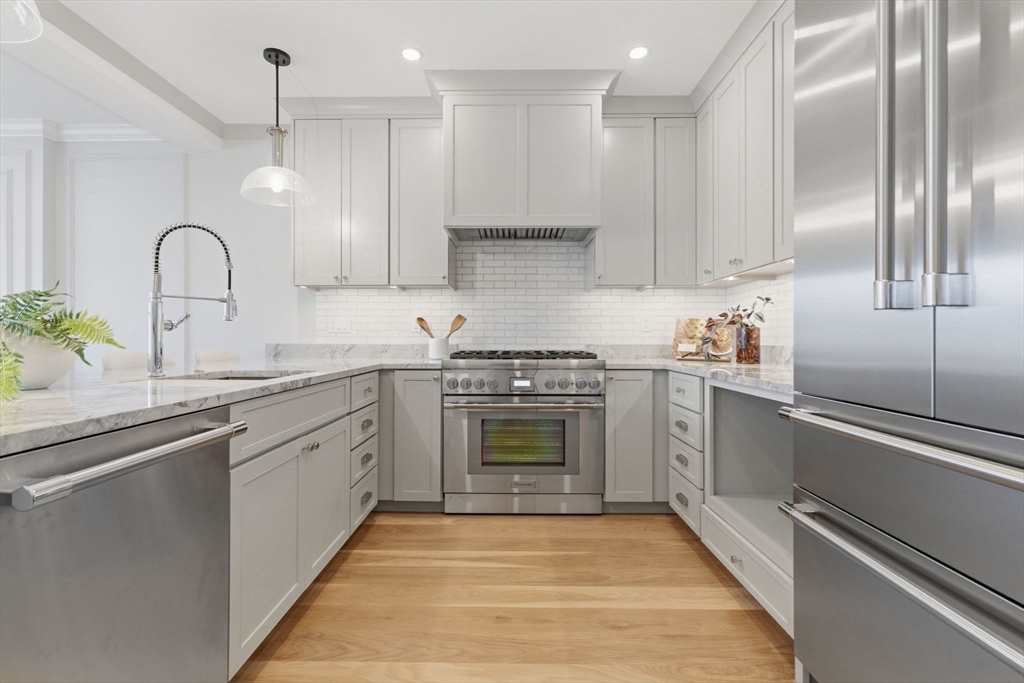33 Chestnut St # 2