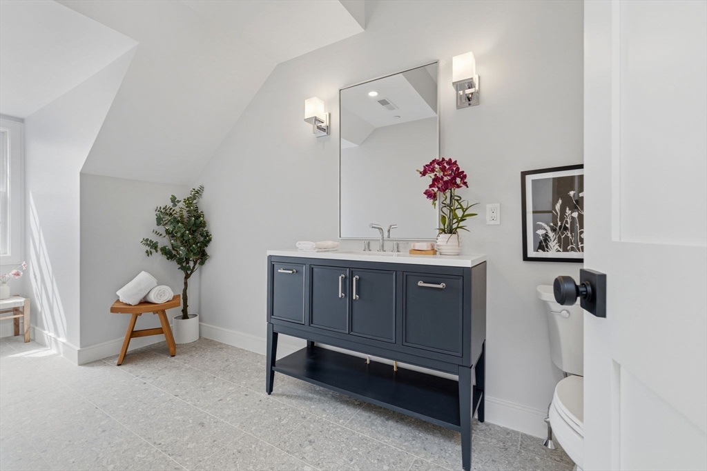 33 Chestnut St # 2