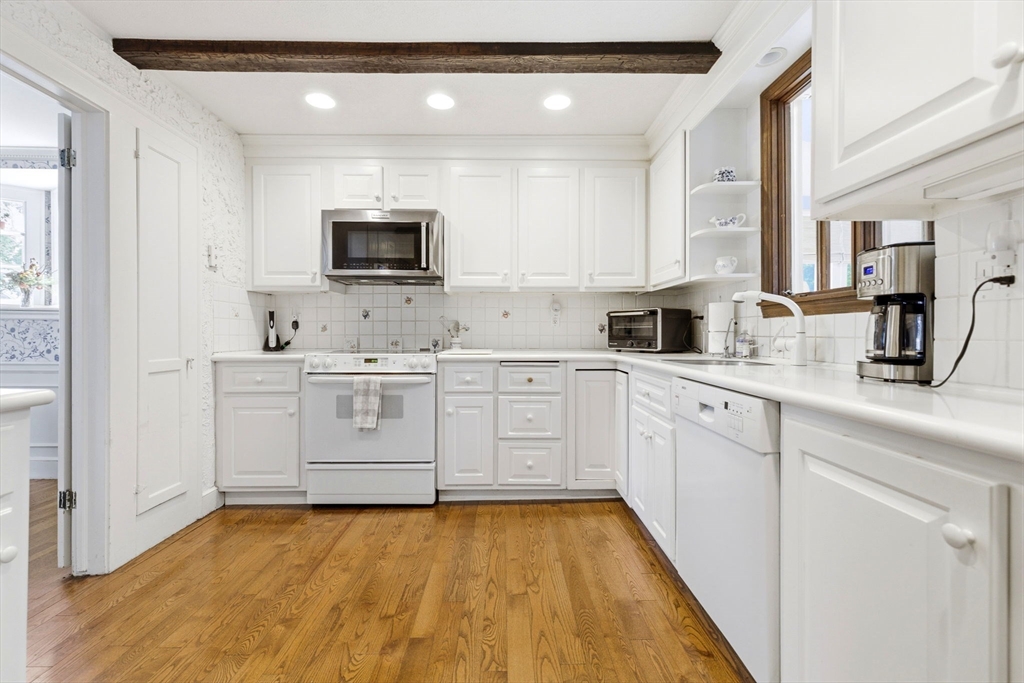 102 Oakdale Road