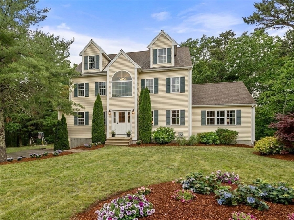 22 Edgewater Dr